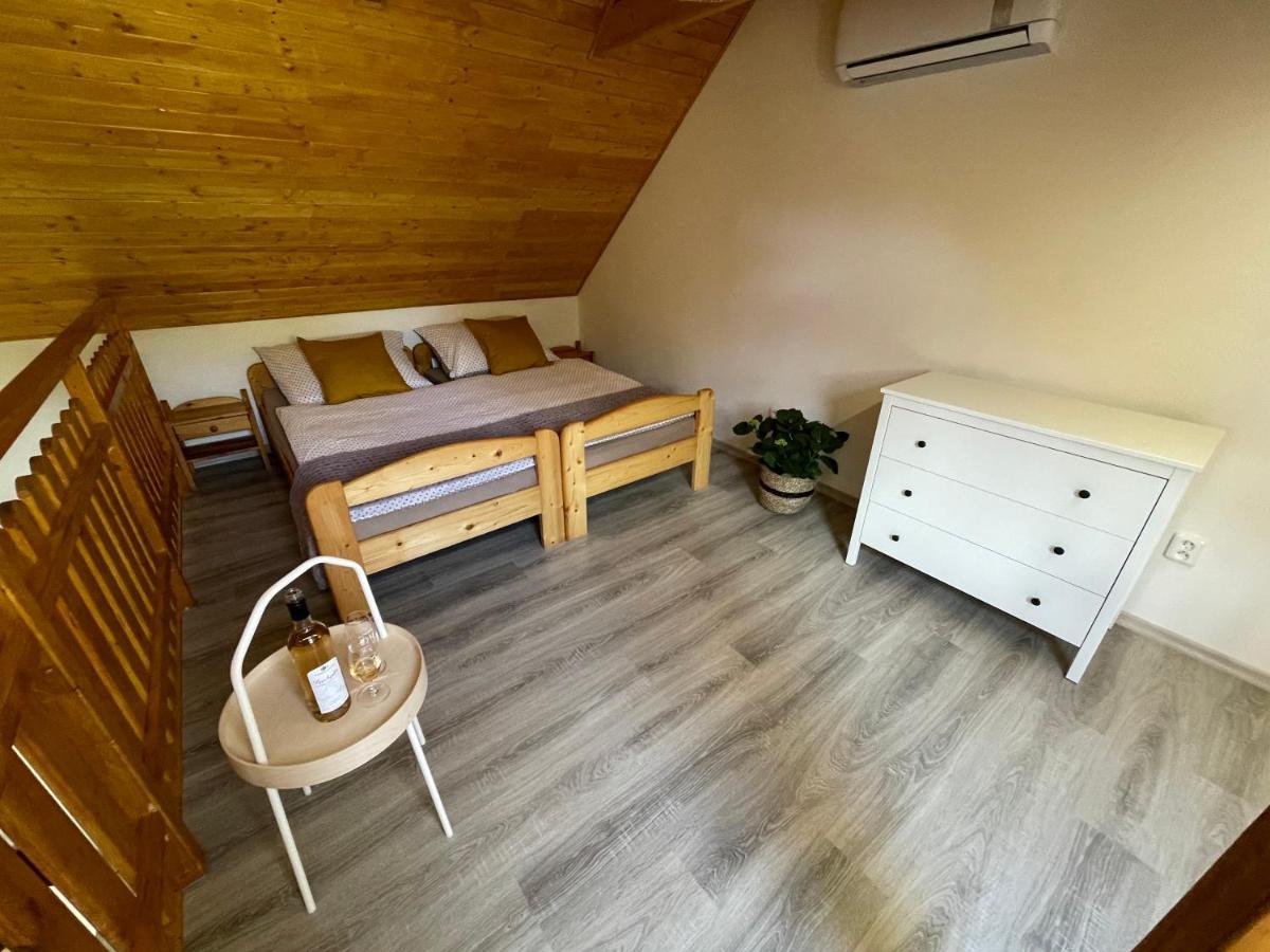 Vinny Sklep U Mna Mutěnice Extérieur photo