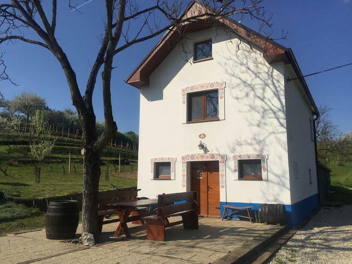 Vinny Sklep U Mna Mutěnice Extérieur photo